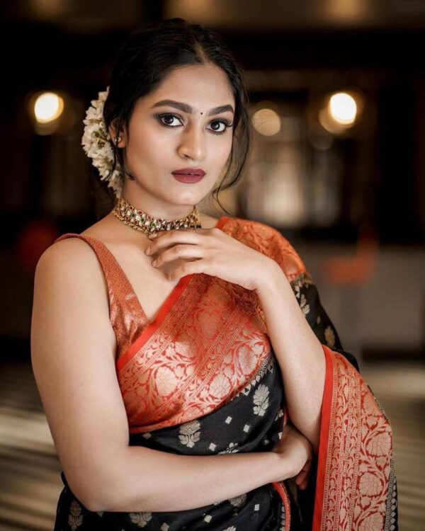 Black Saree For Stylish Party Function