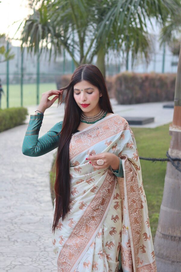 Traditional Silk White Saree With Rich Pallu