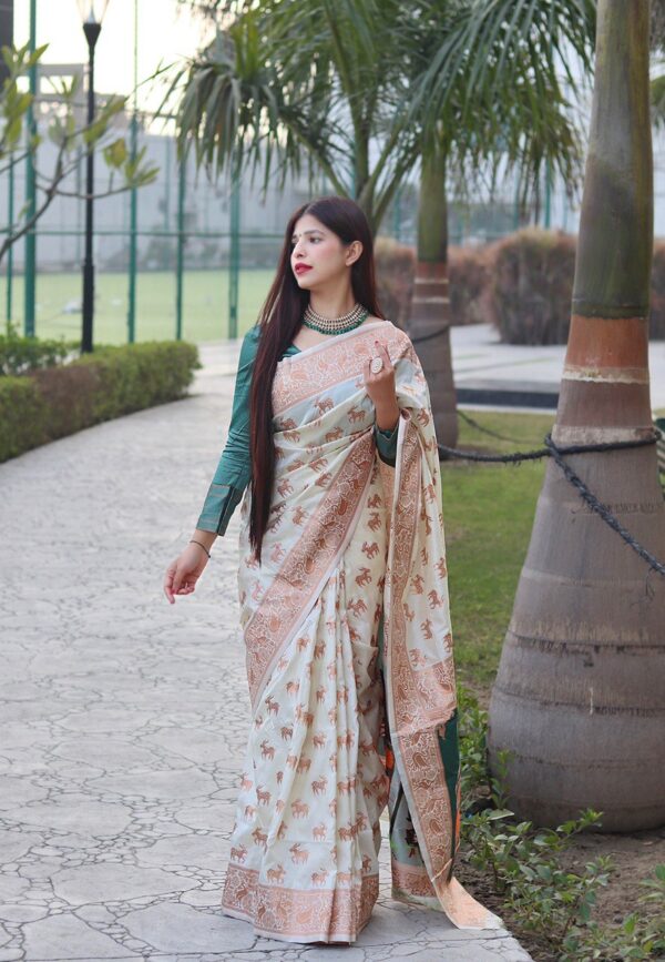 Traditional Silk White Saree With Rich Pallu