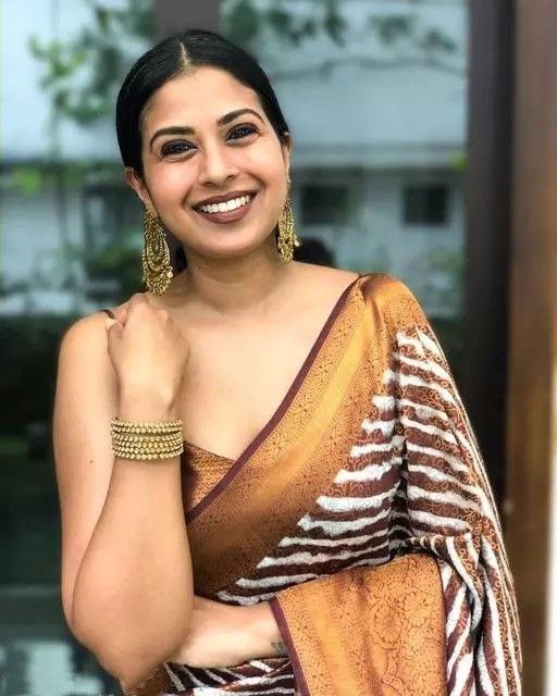 Weaving Maroon White Saree