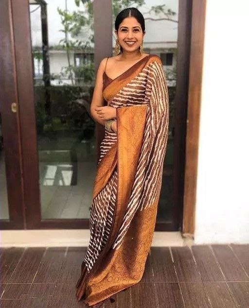 Weaving Maroon White Saree