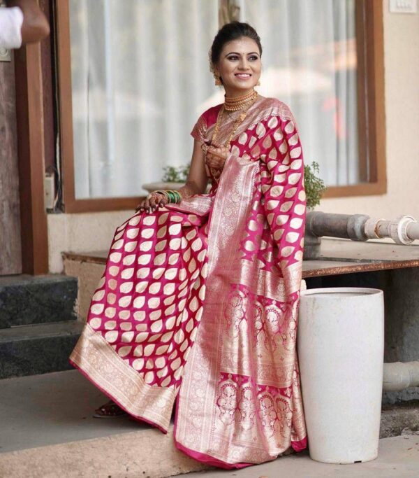 Women Wedding Online Red Saree