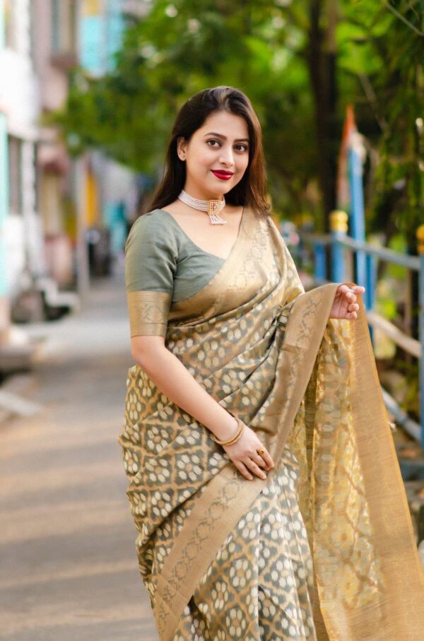 Stylish Silk Bollywood Grey Saree