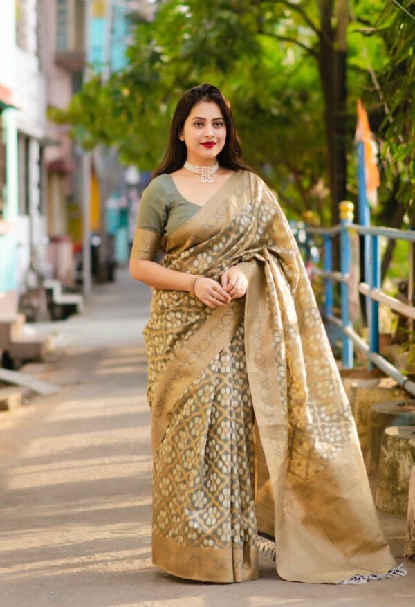 Stylish Silk Bollywood Grey Saree