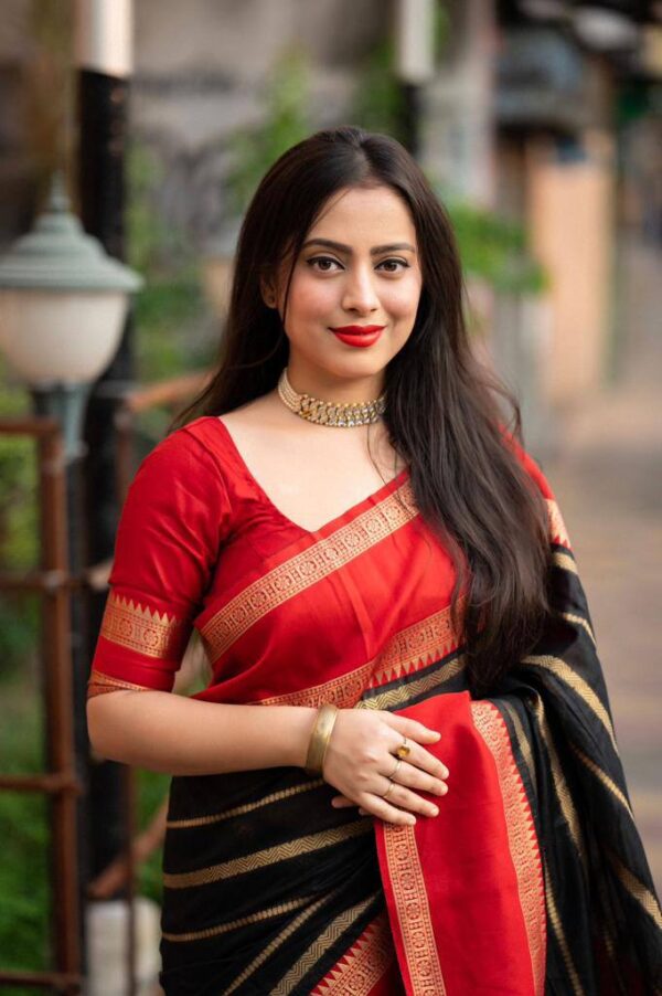 Black Saree For Stylish Wedding look