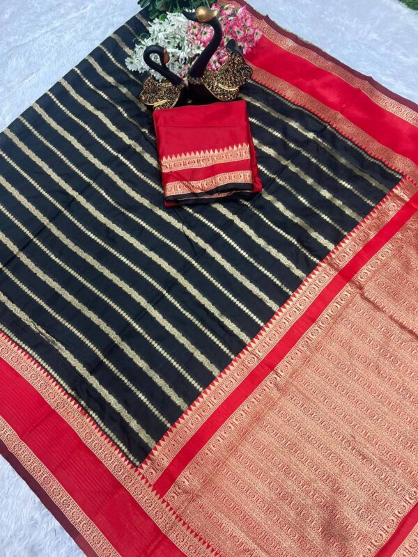 Black Saree For Stylish Wedding look
