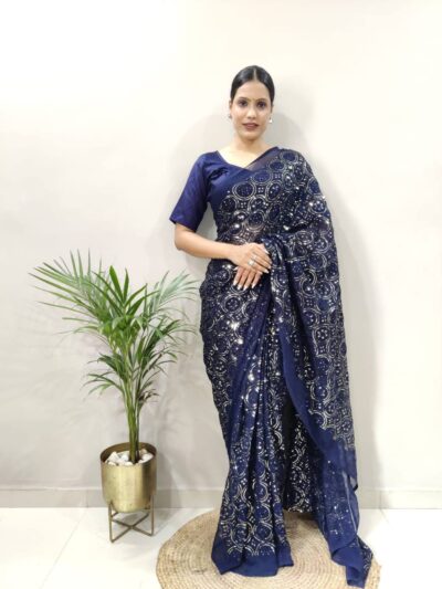 One Minute Women wear Blue Saree